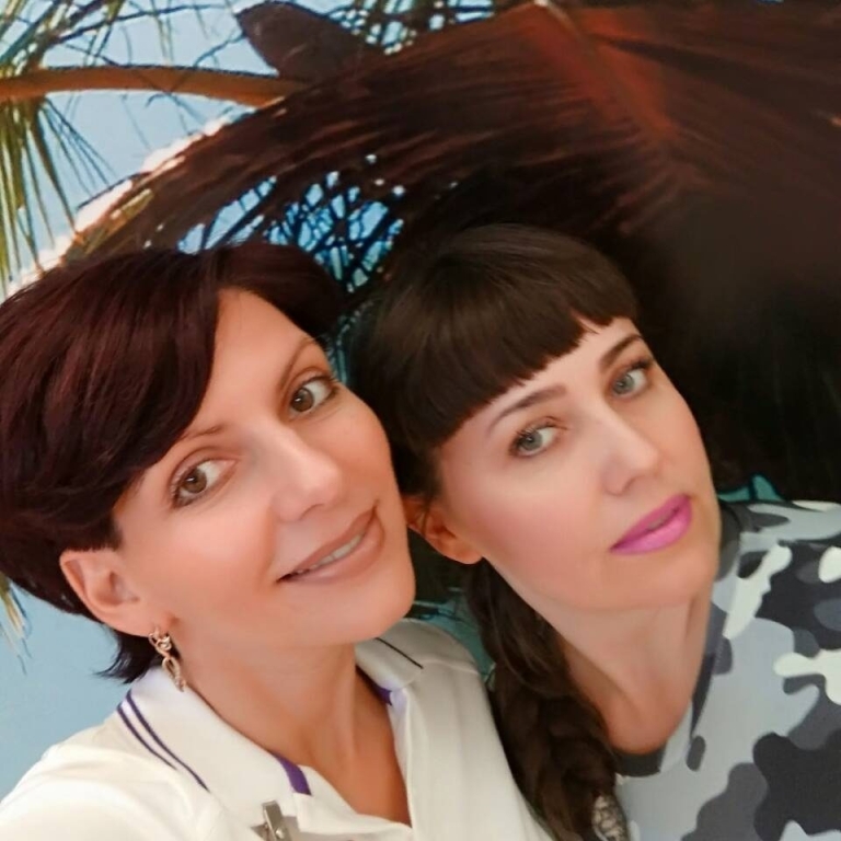 Avec son amie Galina