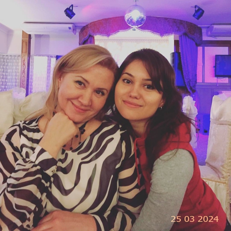 Ekaterina avec une soeur de sa mère Ekaterina avec une soeur de sa mère