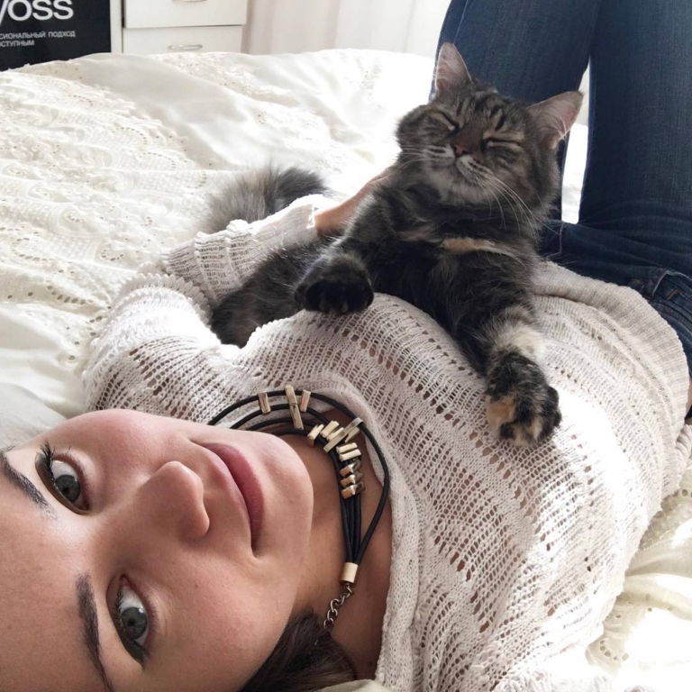 Ekareina et son chat Barsik Ekareina et son chat Barsik