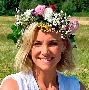 Natalia couronnée de fleurs Natalia photo